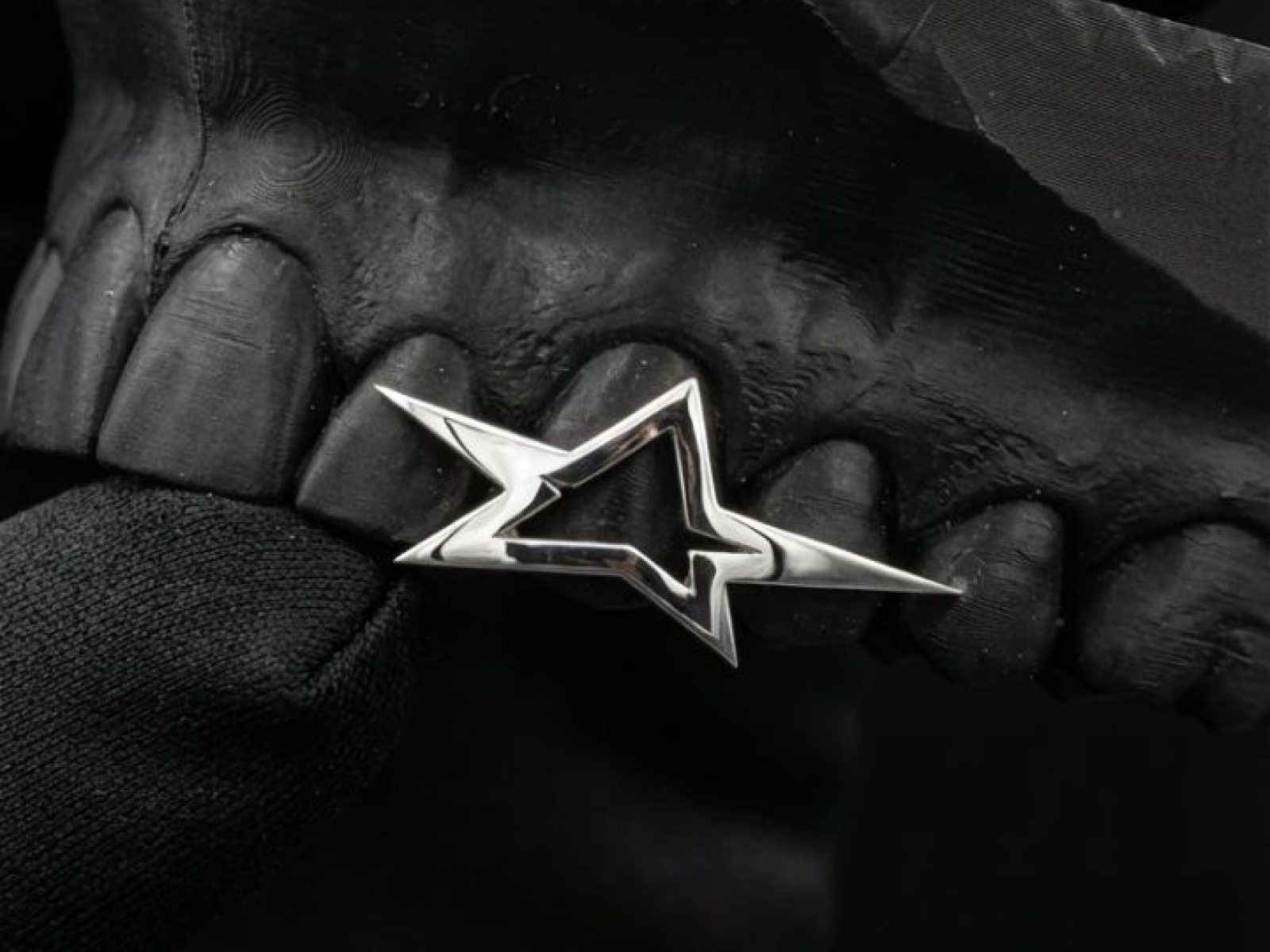 Sharp star, three caps